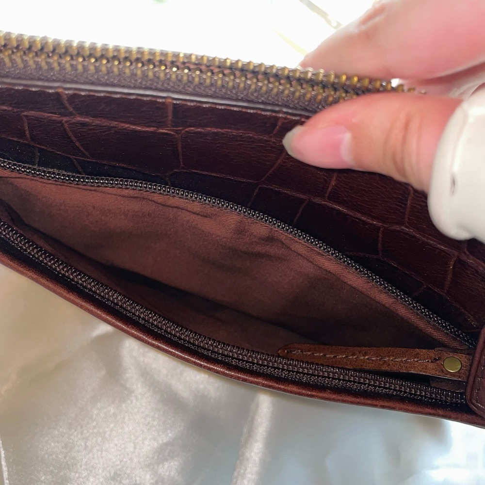 Fossil Croc Embossed Leather Crossbody - Dark Brown - Like new - Picture 5 of 6